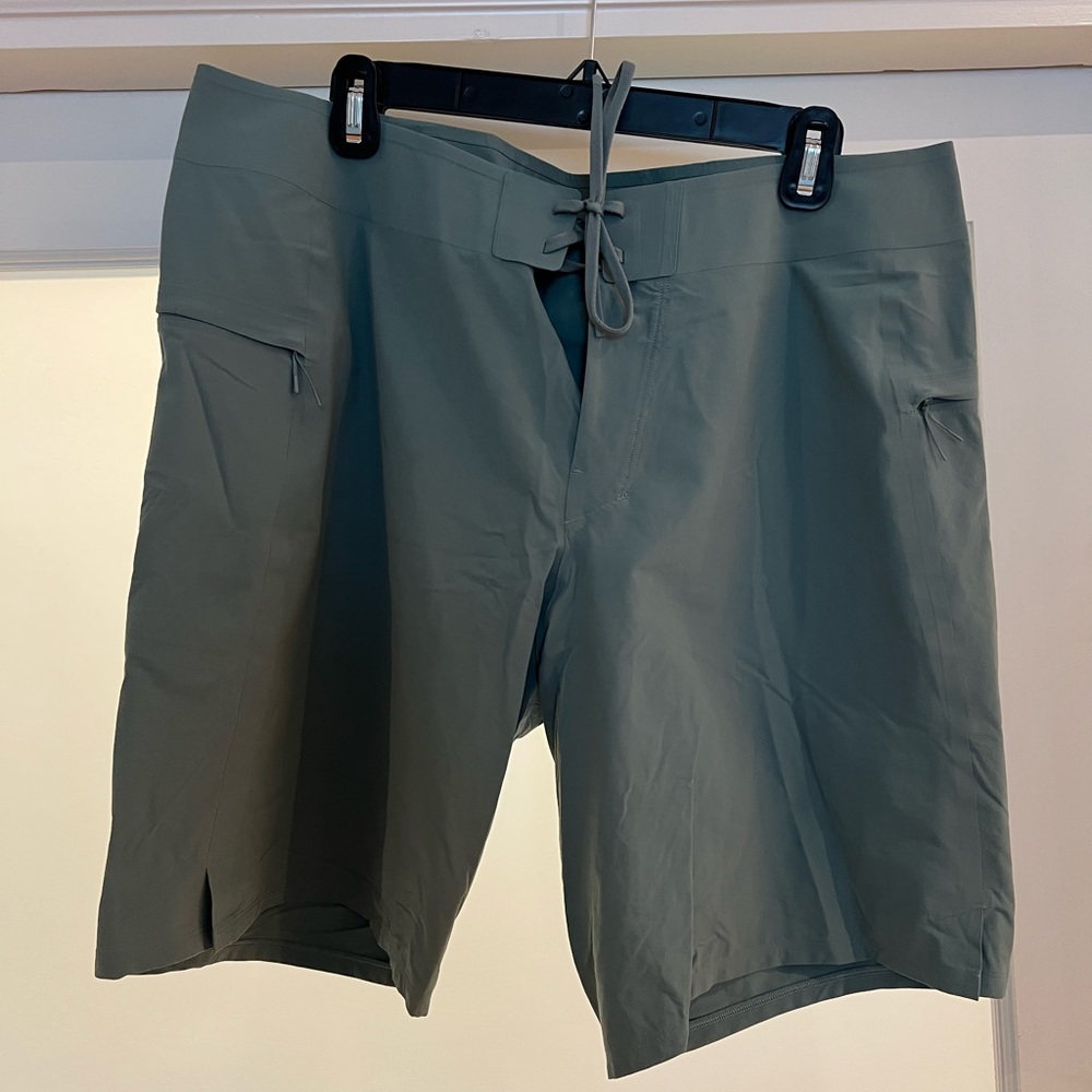 Lululemon Current State Boardshorts - 34 - Slate Blue